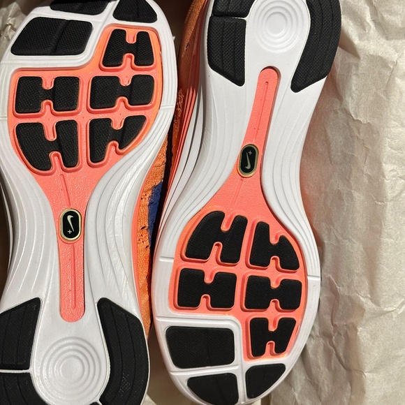 Women’s Nike Flyknit Lunar1+ Atomic Pink 9.5 NEW - Picture 5 of 11